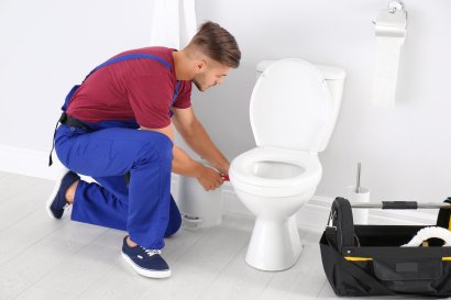 Why Local Plumbers Are Best for Toilet Installation